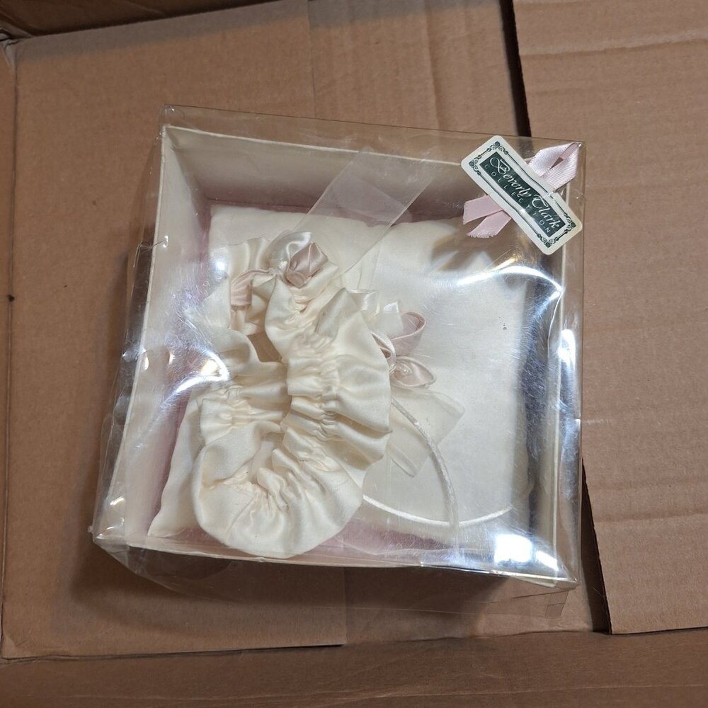 Pillow and garter